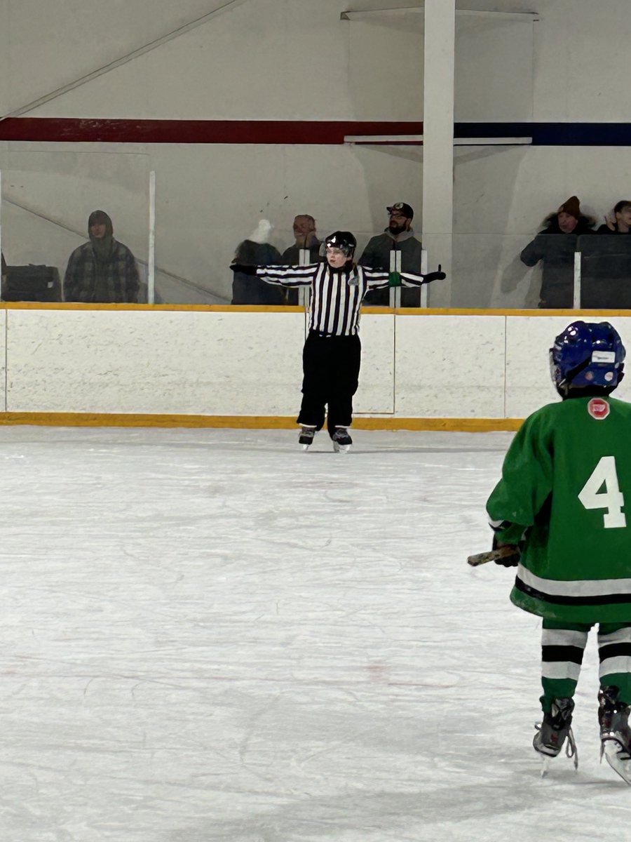 mguitard10's tweet photo. U9 Tournament Action.  Cash signaling no goal.  Thanks Stripes weekend. ⁦@HockeySask_ODP⁩ #ThanksStripes #HockeySask https://t.co/E0CWoc4Sfq
