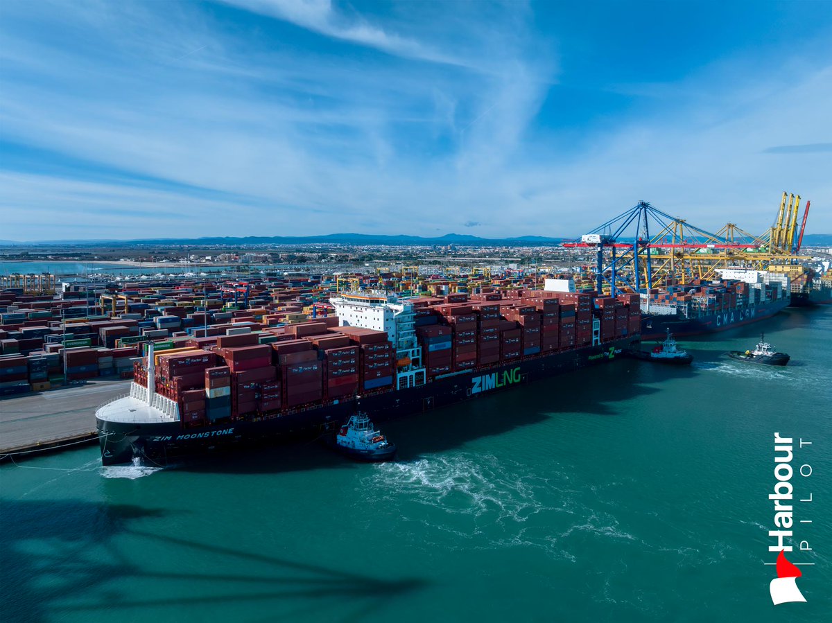 PilotHarbour's tweet photo. ZIM Moonstone assisted Boluda tugs outbound Valencia port.
https://t.co/atsvzKw4Ys
#Port #Shipping #HarbourPilot #TransportMaritime #PortOperations #GlobalTrade #GlobalShipping #MaritimePhotography #MaritimeStrategy #MerchantMarine #djiglobal #Valenciaport #CSP #ZIMShipping #seaspan
