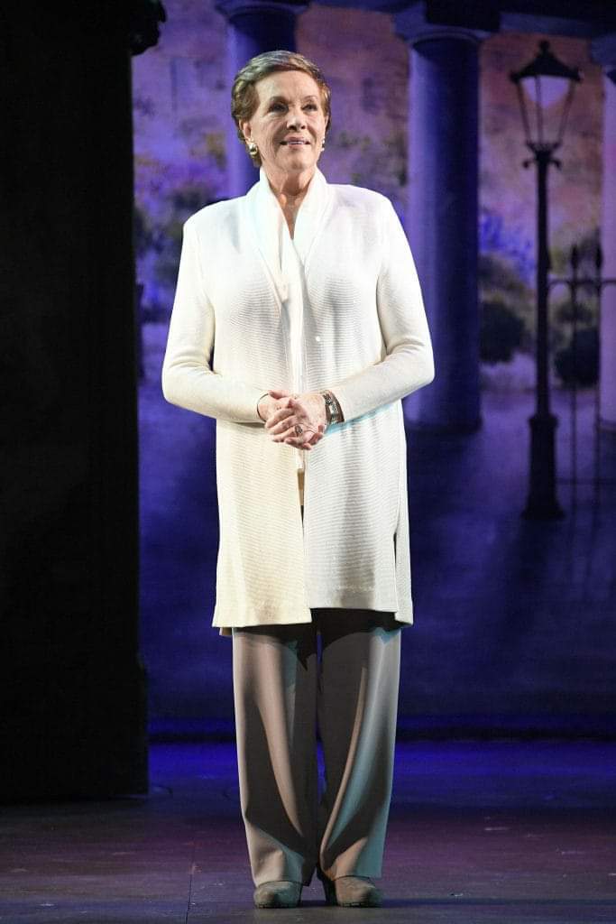 Julie Andrews Online tweet media