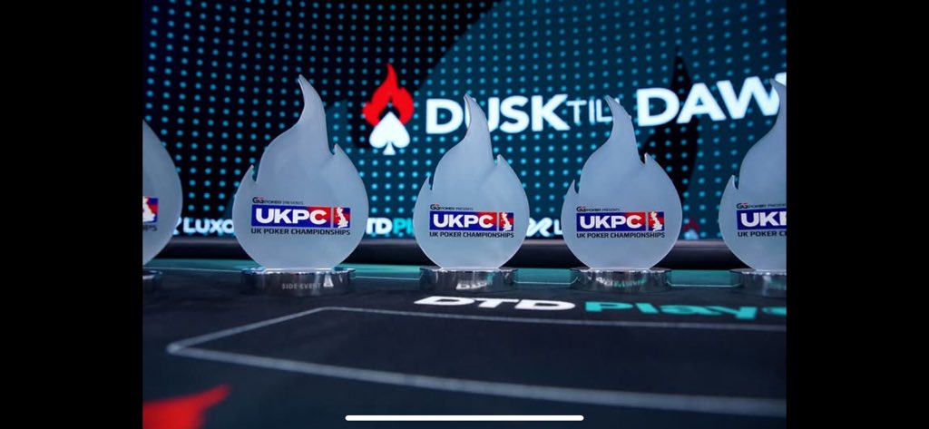 Back in the comms booth tomorrow for the FT of the UK Poker Championship main event! Join myself and Jay Harwood from 4pm, full coverage all the way to crowning our champion 🏆 

1332 runners 😮
£101,500 for the winner 😮‍💨
Live coverage on <a href="/DTDPlayer/">DTDPlayer</a> , see you there! 

❤️♣️♦️♠️
