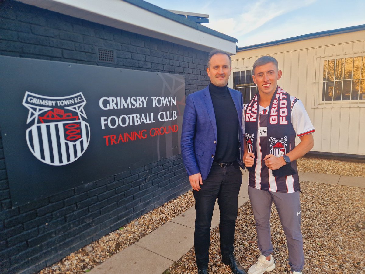 ShaunShields's tweet photo. Delighted to accompany Darragh Burns as he signs for Grimsby Town from MK Dons. Proud of Darragh, he turned down a lucrative contract offer to remain in Ireland, instead focusing on football &amp; the lure of playing as a winger the deciding factor https://t.co/jcNB1iqa40