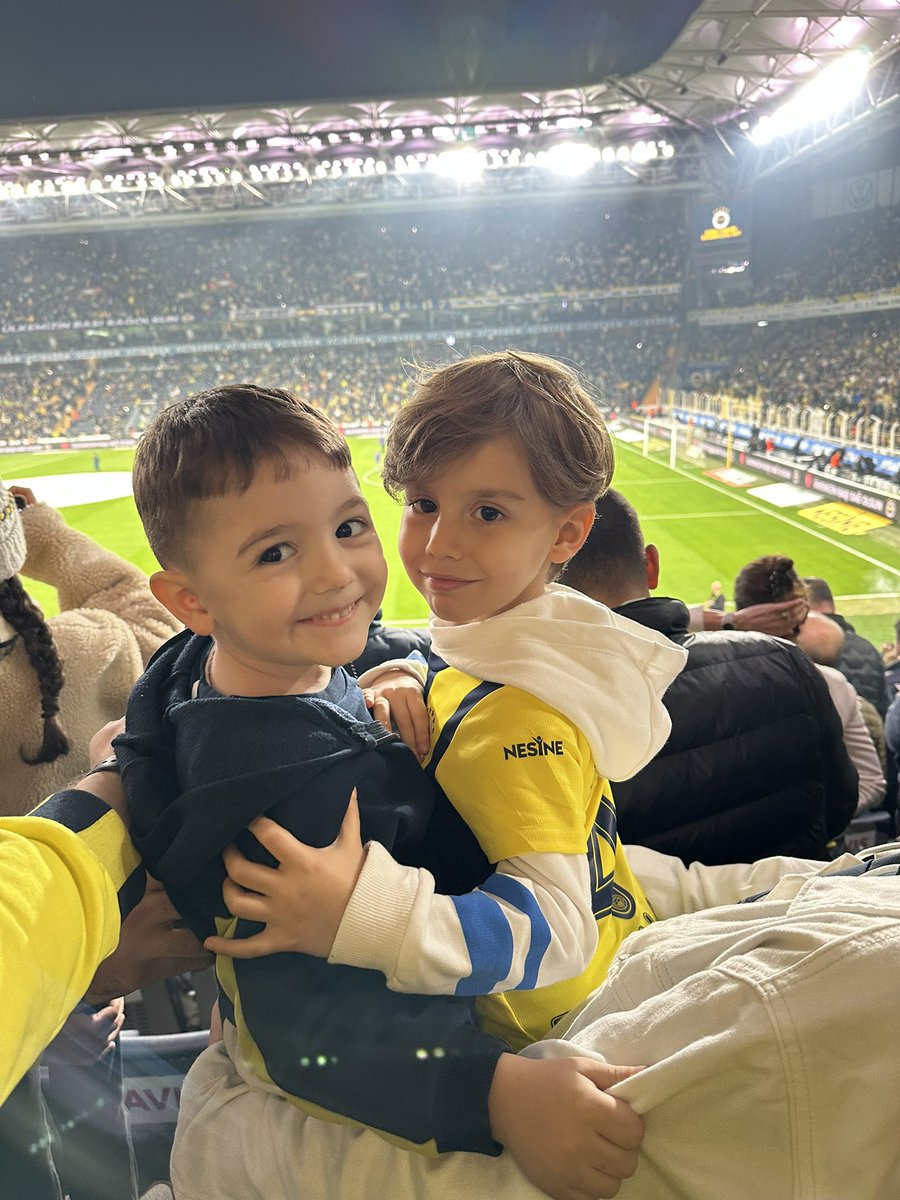 Yeni nesil Fenerbahçeli olmuyor, Fenerbahçe’yi yaşıyor…