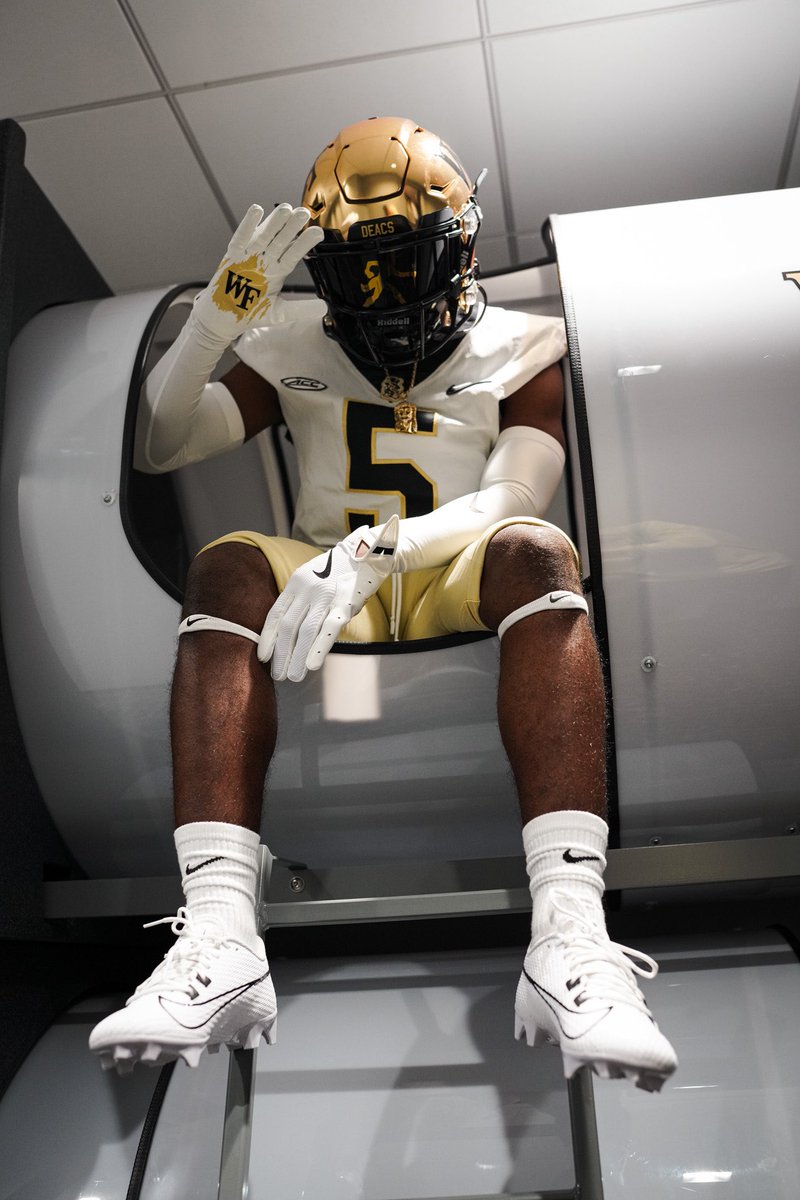 JamarSearcy's tweet photo. Deactown???🎩😎 
@PittHSFootball @CRamirez_PittHC @BrandonHuffman @GregBiggins #deactown #deacons https://t.co/Uf4zEz5TVO