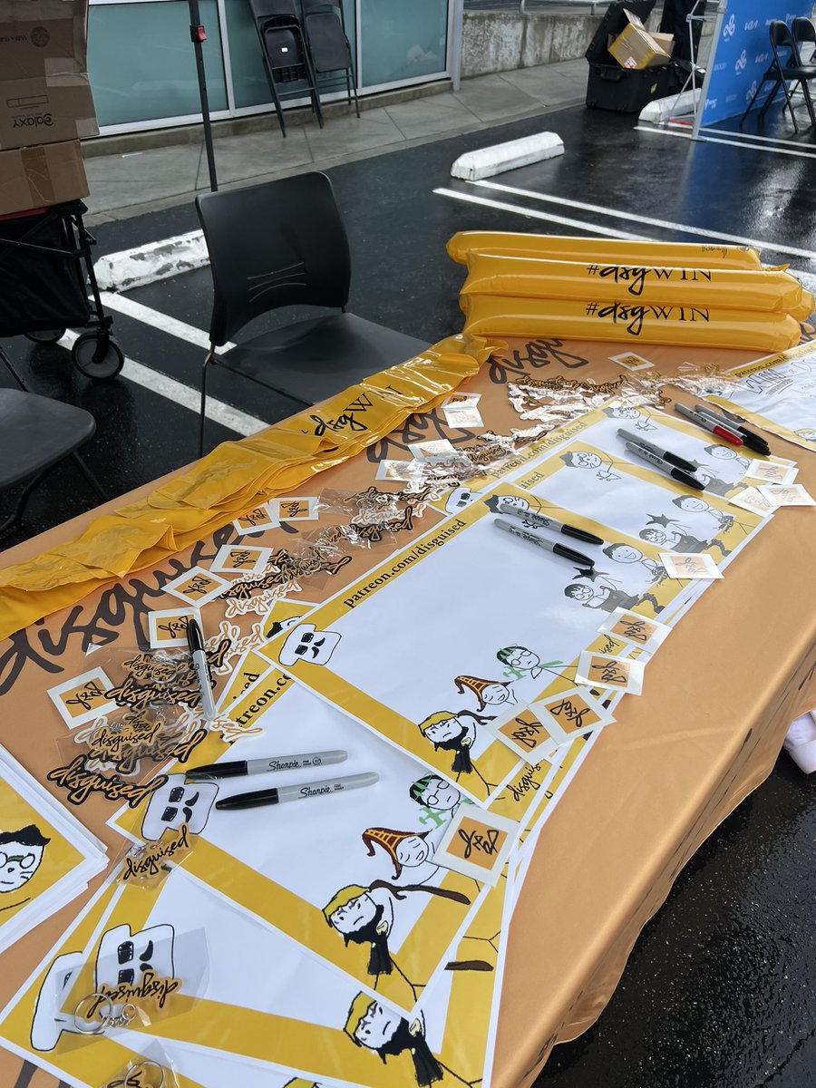 Disguised's tweet photo. WE’RE DOING OUR FIRST TAILGATE

STOP BY FOR SOME SUPER COOL AND HIGH QUALITY FREEBIES https://t.co/cKQ7asB5gP