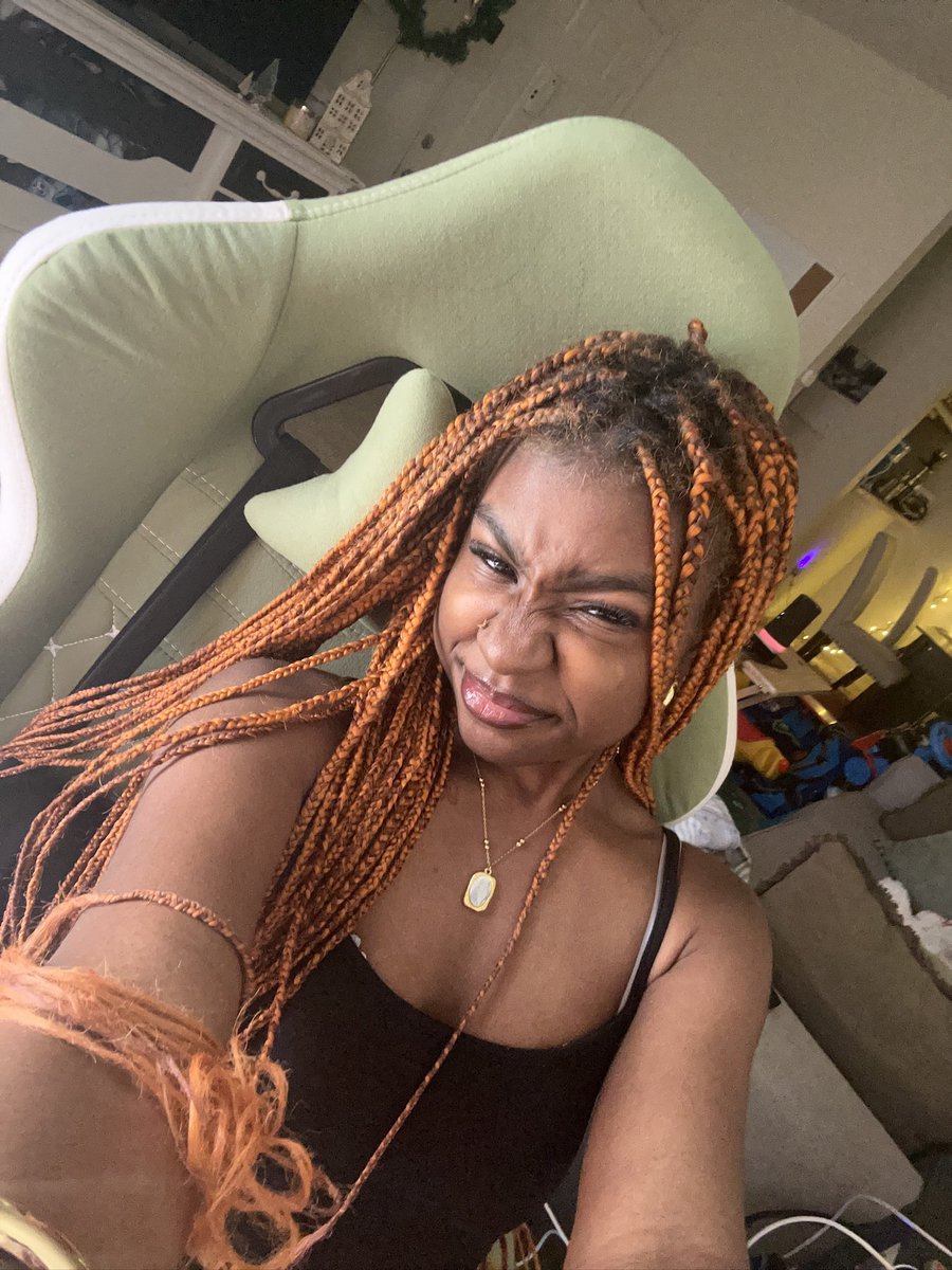 ykitsjayy's tweet photo. I barely post myself on here 🤍🧡 https://t.co/Ncju6M4GfH