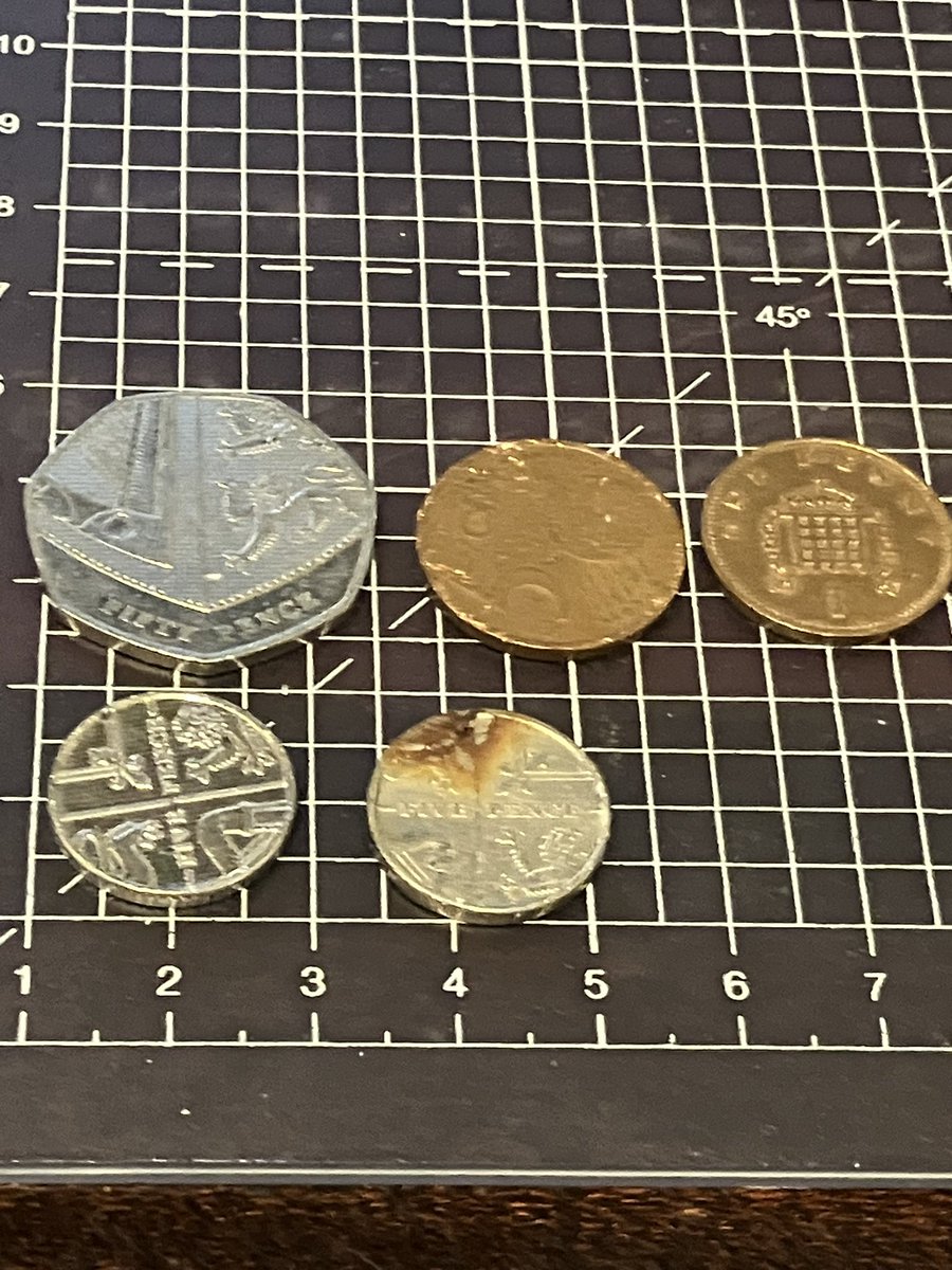 Street_Treasure's tweet photo. 1988 1p
2012 &amp; 2013 5p coins
2019 50p
2002 Austrian 5 euro cent

#coins #lostandfound #österreich #€ https://t.co/Q8i1xshSfw