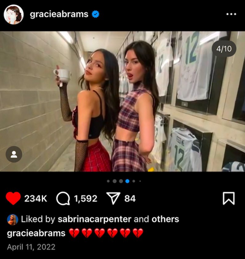 breakingreverie's tweet photo. ALL THE GIRLIES ARE HERE WAIT THIS IS SO SERIOUS TO ME https://t.co/QVK25cOG2f
