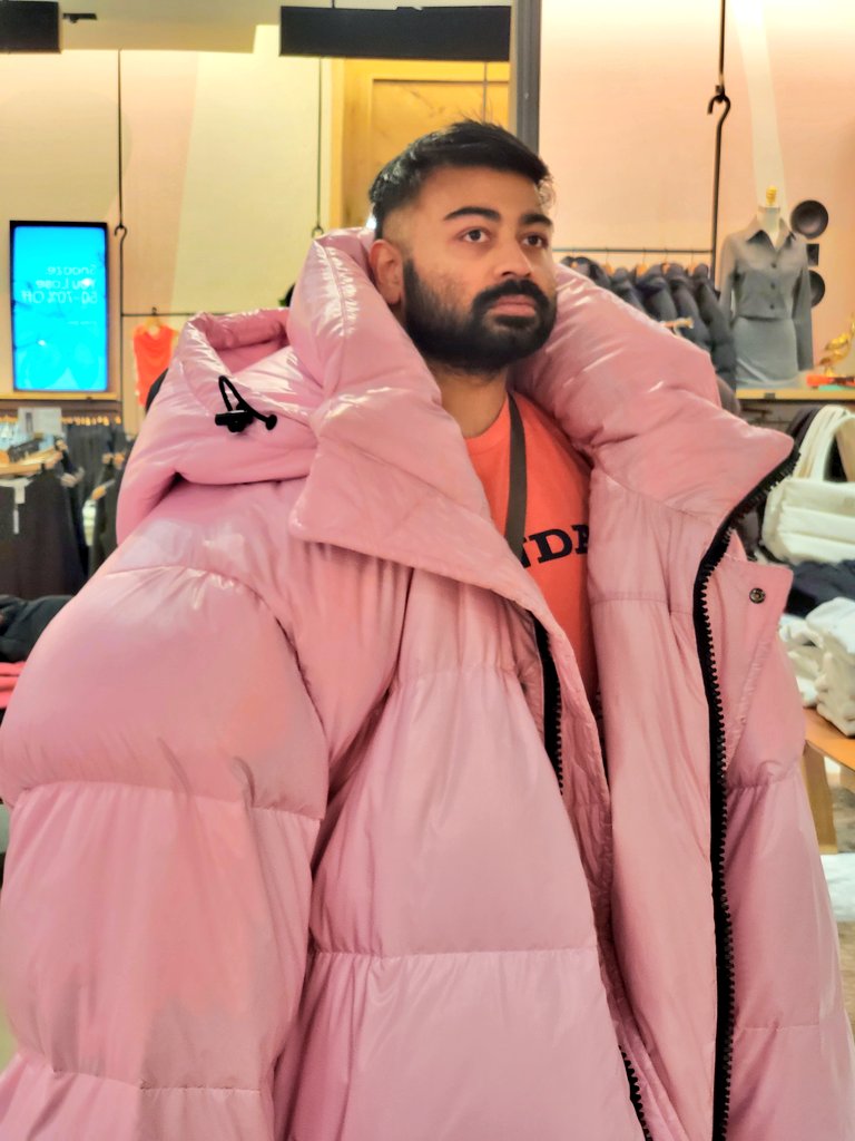 sumitomedia's tweet photo. mom says I'll grow into it https://t.co/sCTkHHFOAl