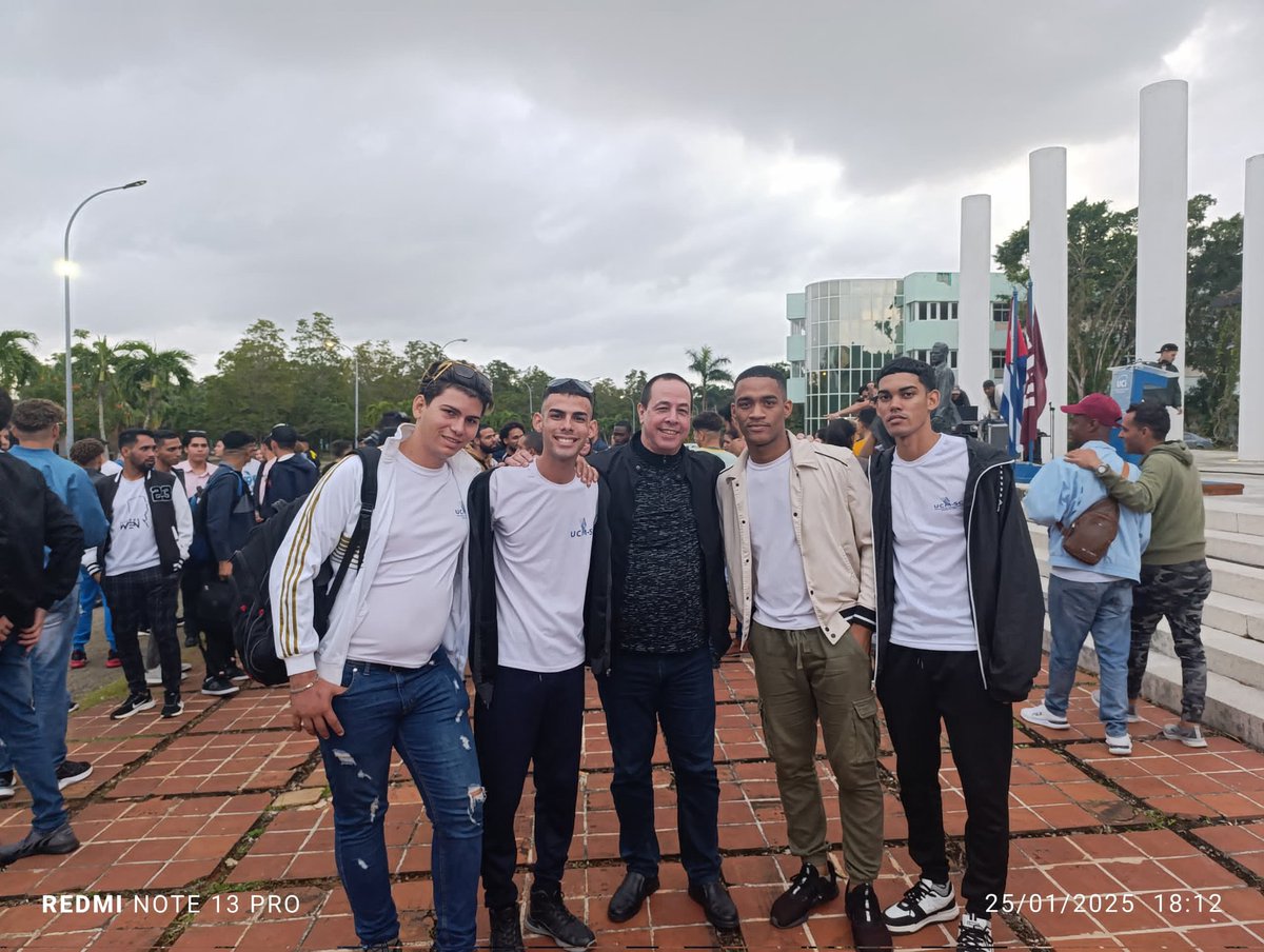 Encuentro con los Ministerios Formadores y el  Comité Nacional de la UJC, se abordaron los retos y desafíos que tiene el Ministerio de Salud Pública para este nuevo año. 💪⚕️✊

#FEUdeCuba
#SomosFEU
#DeRegresoALaBrigada