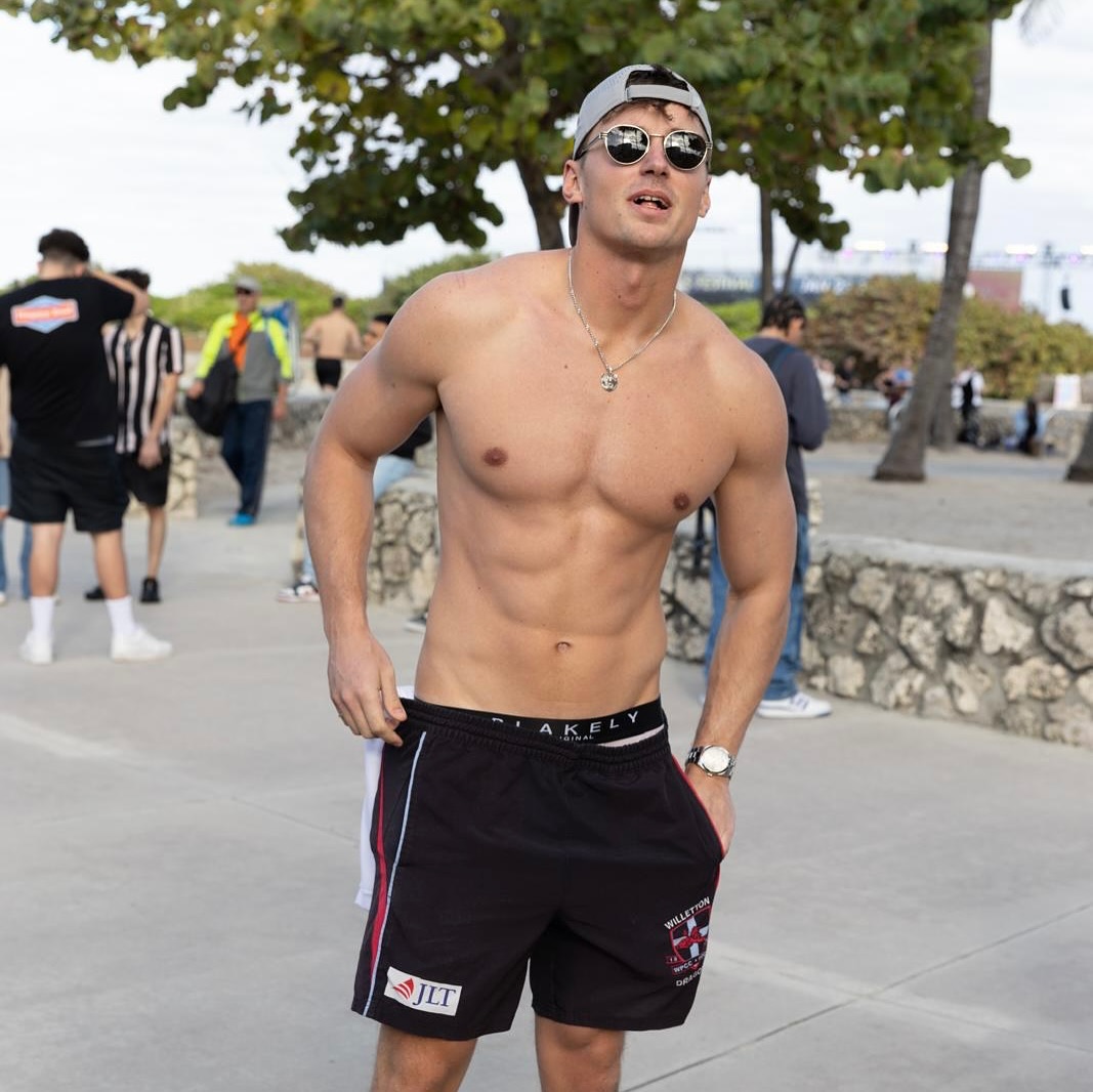 Asher4ester's tweet image. Take me back to Summer temps 🥶