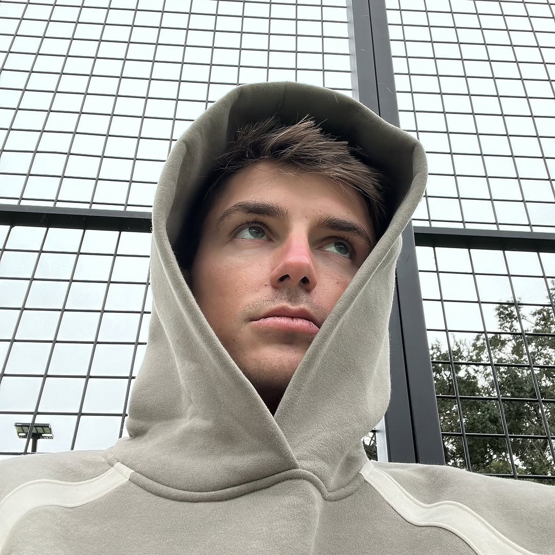 Asher4ester's tweet image. Take me back to Summer temps 🥶