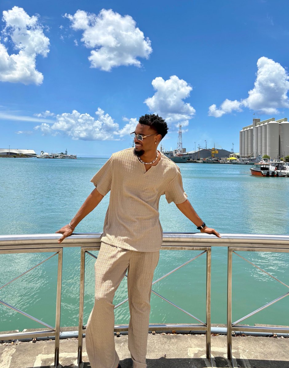 iam_topherJ's tweet photo. LIVING.  🇲🇺

Fit: @DebonairRepub https://t.co/th4RFqQyTe