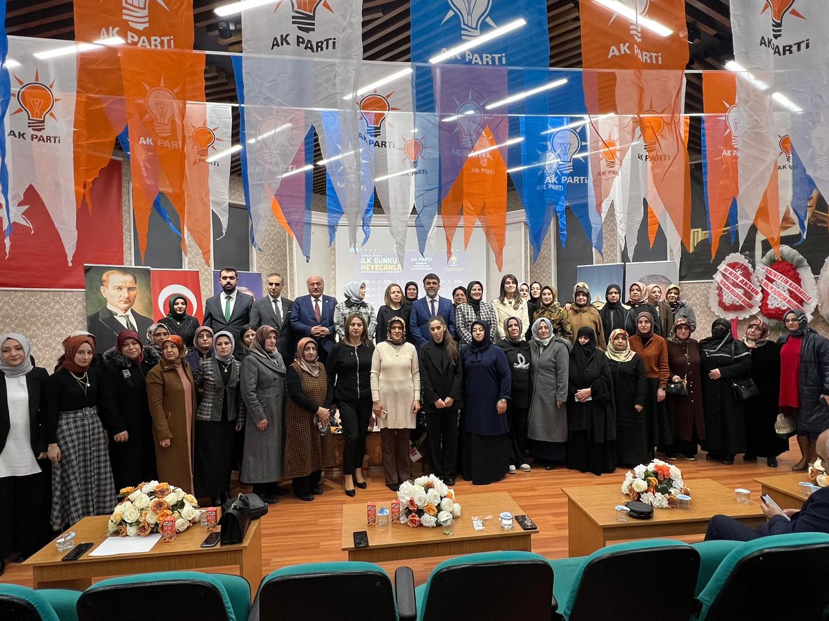 AKKADINGM's tweet photo. “Canla, Başla İlk Günkü Heyecanla!”

📍Erzincan

Genel Merkez Kadın Kolları MYK üyemiz Nihan Turna Sakaltaş ve Seçim İşleri Komisyon Üyemiz Bengisu Taşkolu’nun katılımlarıyla Erzincan İl Kadın Kolları 7. Olağan Kongremiz gerçekleştirildi.

Mevcut başkanımız Rahşan Külünk güven tazeleyerek, yeniden başkan seçildi.

Yeni dönemde başkanımıza ve yönetimine başarılar dileriz.

#İlkGünküHeyecanla
#KadınlarlaBüyükTürkiyeYolunda