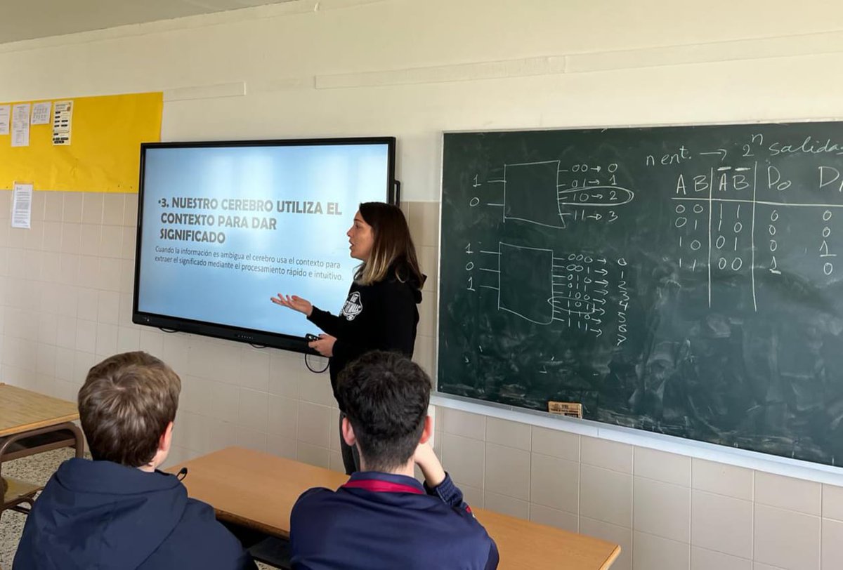 Iniciamos el proyecto de colaboración con el CPR Sagrada Familia #Filipenses con dos charlas de sensibilización sobre autismo para alumnos y alumnas de cuarto de la ESO.