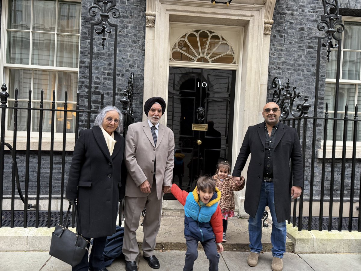 Dr Amanjit Jhund (@amanjit) on Twitter photo Had a lovely time visiting <a href="/10DowningStreet/">UK Prime Minister</a> today. My favourite point was either my 6 y/o getting to sit in the PMs chair at the cabinet table (as if he was instigating a coup!) or my 3 y/o loudly declaring she only wanted to see the kitchen to everyone that spoke to her š¤·š½āāļø Had a lovely time visiting <a href="/10DowningStreet/">UK Prime Minister</a> today. My favourite point was either my 6 y/o getting to sit in the PMs chair at the cabinet table (as if he was instigating a coup!) or my 3 y/o loudly declaring she only wanted to see the kitchen to everyone that spoke to her š¤·š½āāļø