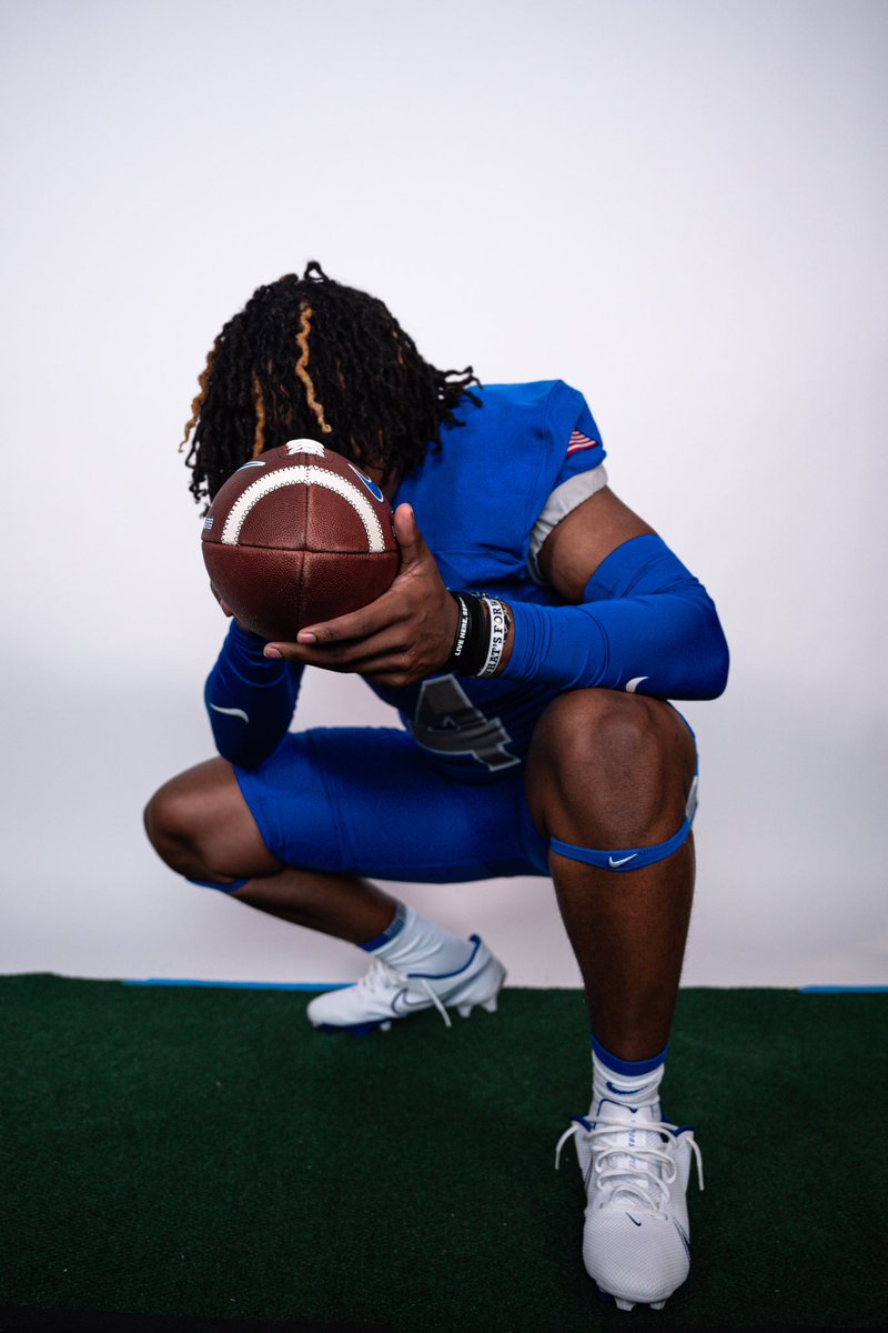 thedanielnewton's tweet photo. Fun trip out to my future home. Canβt wait. @AF_Football https://t.co/7bVX9Hs70M