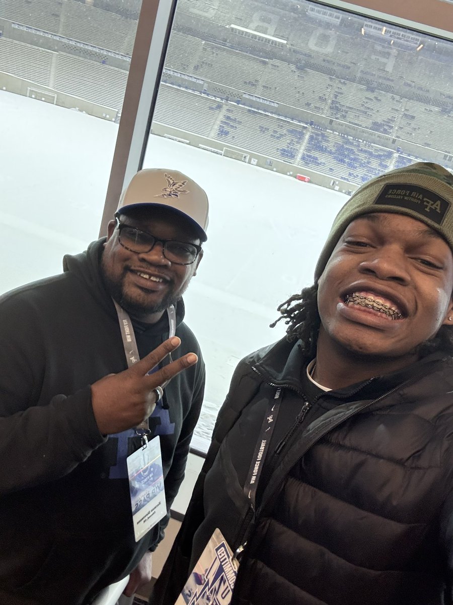 thedanielnewton's tweet photo. Fun trip out to my future home. Canβt wait. @AF_Football https://t.co/7bVX9Hs70M