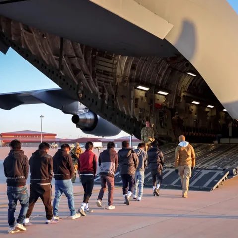 eduardomenoni's tweet photo. Si usted no quiere terminar esposado y deportado en un avión, NO VIOLE LAS LEYES, INCLUIDAS LAS MIGRATORIAS, HAGA LO CORRECTO Y ACTÚE APEGADO A LA LEY. ⚠️ Es simple, Trump está aplicando la ley y eso no le gusta a los criminales y sus defensores. ¡Sigan llorando zurdos de mierda! https://t.co/6kKJmLmkzZ