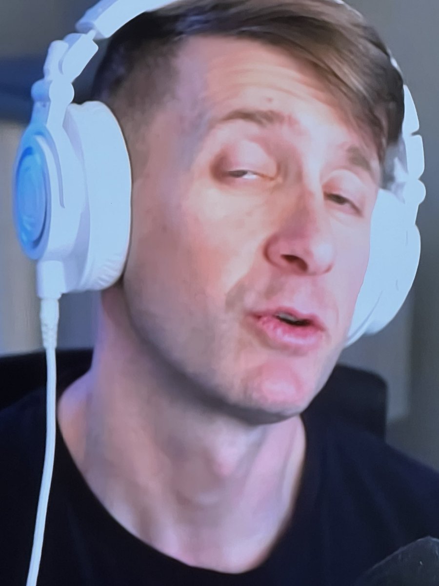 TheAssassin8er's tweet photo. @fourzer0seven 10 minutes into Netflix and chill and he gives you this look 😩😂 https://t.co/W1KBIxqJtB
