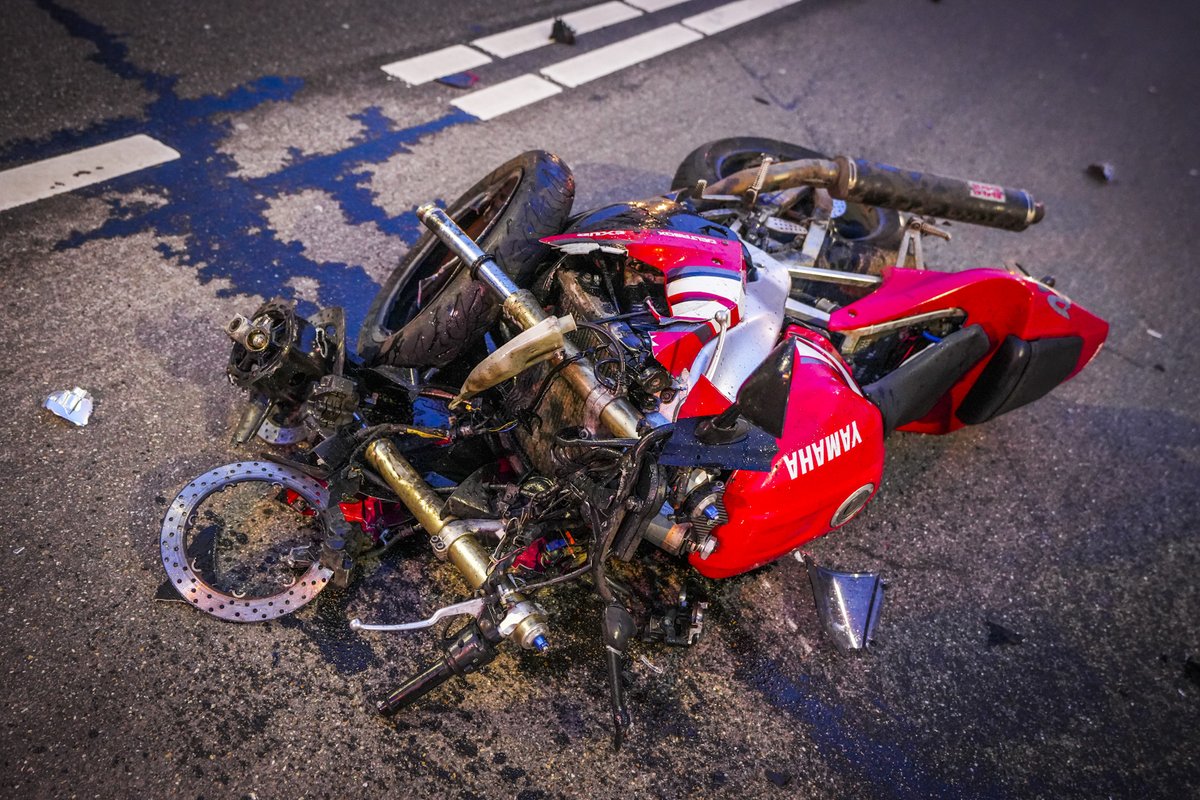 Motorrijder gewond na botsing met afslaande auto
