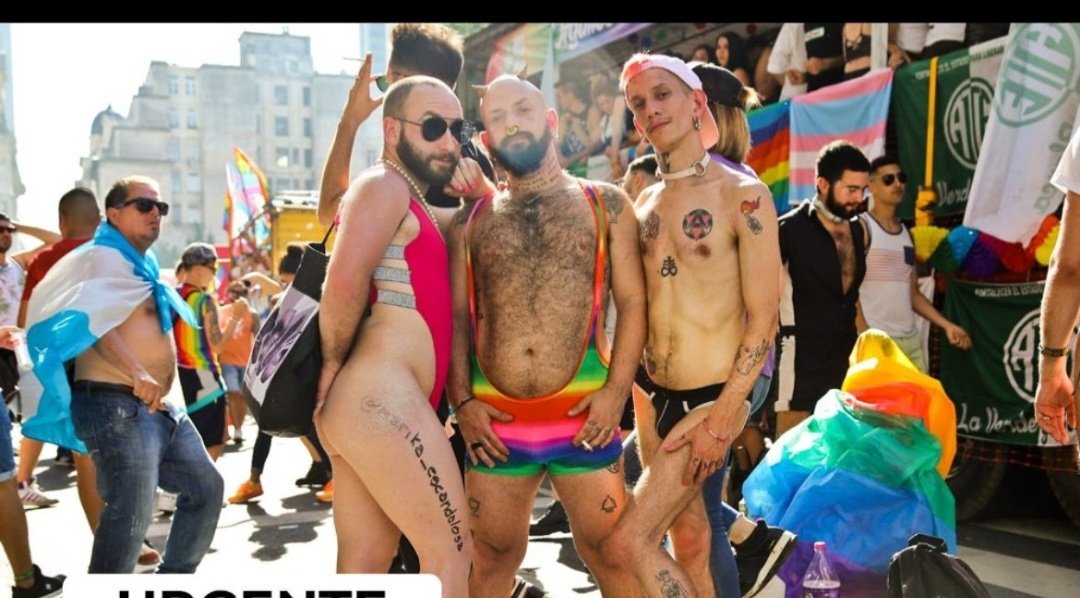 eeeeguacho's tweet image. A nadie le importa q hacen con su culo ni como se identifican . ESO LO ENTIENDEN? HAGAN LO Q QUIERAN PERO NO ME OBLIGUEN A MIRARLOS . ENTIENDEN?  Soy BISEXUAL quieren q salga a la calle como cdo m  disfrazo P ENFIESTARME  ? A NADIE LE IMPORTA. AYUDEN DALEEE