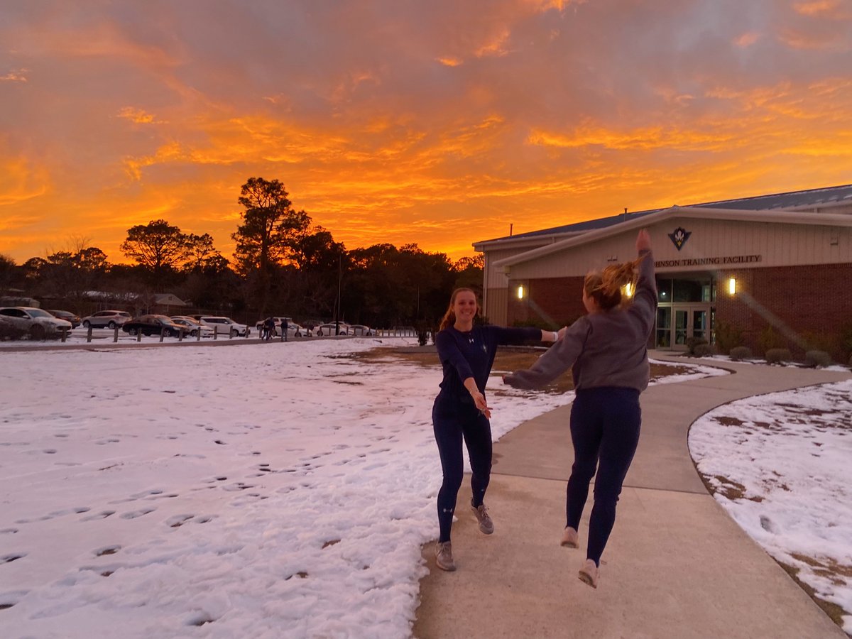 AbbeyLatham's tweet photo. Post-practice sunsets and happy Seahawks 🫶🏻 https://t.co/Ke5M6sOh5f