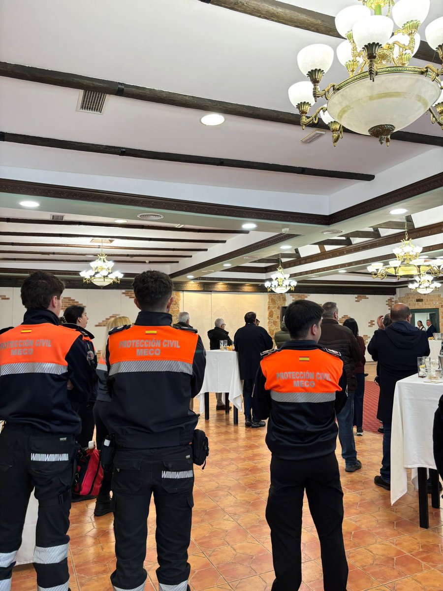 PCivilMeco's tweet photo. 📍#Meco El pasado 20 de enero se celebró en nuestro municipio San Sebastián, el patrón de nuestra policía local. Asistimos a la misa en su honor y el día de ayer a la procesión, que no pudo ser celebrada por lluvias. 
#lasprotescuentan 🧡
#lasprotescolaboran https://t.co/zd9oKV4VzB