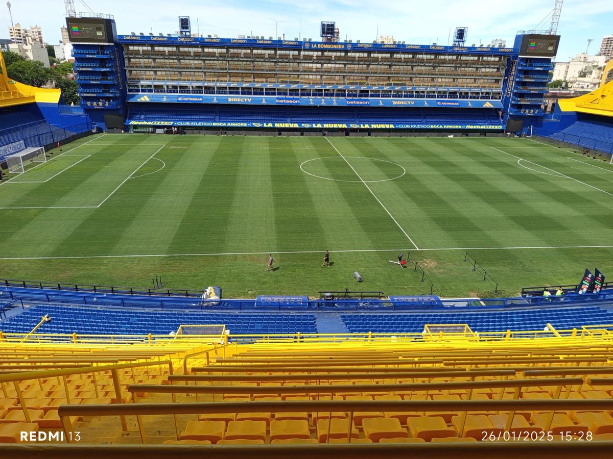 BocaPasionTotal's tweet photo. EN CASA OTRA VEZ !!   

Un nuevo año acompañado a @BocaJrsOficial 💙💛💙 como hace 15 años  @PampaAranda trabajando con pasión y profesionalismo con @bocapasiontotal 🙌

#SiempreJuntoaBoca 
#SiempreAlFrenteConPasión 🎙️📻 https://t.co/TdV5HUdfcx