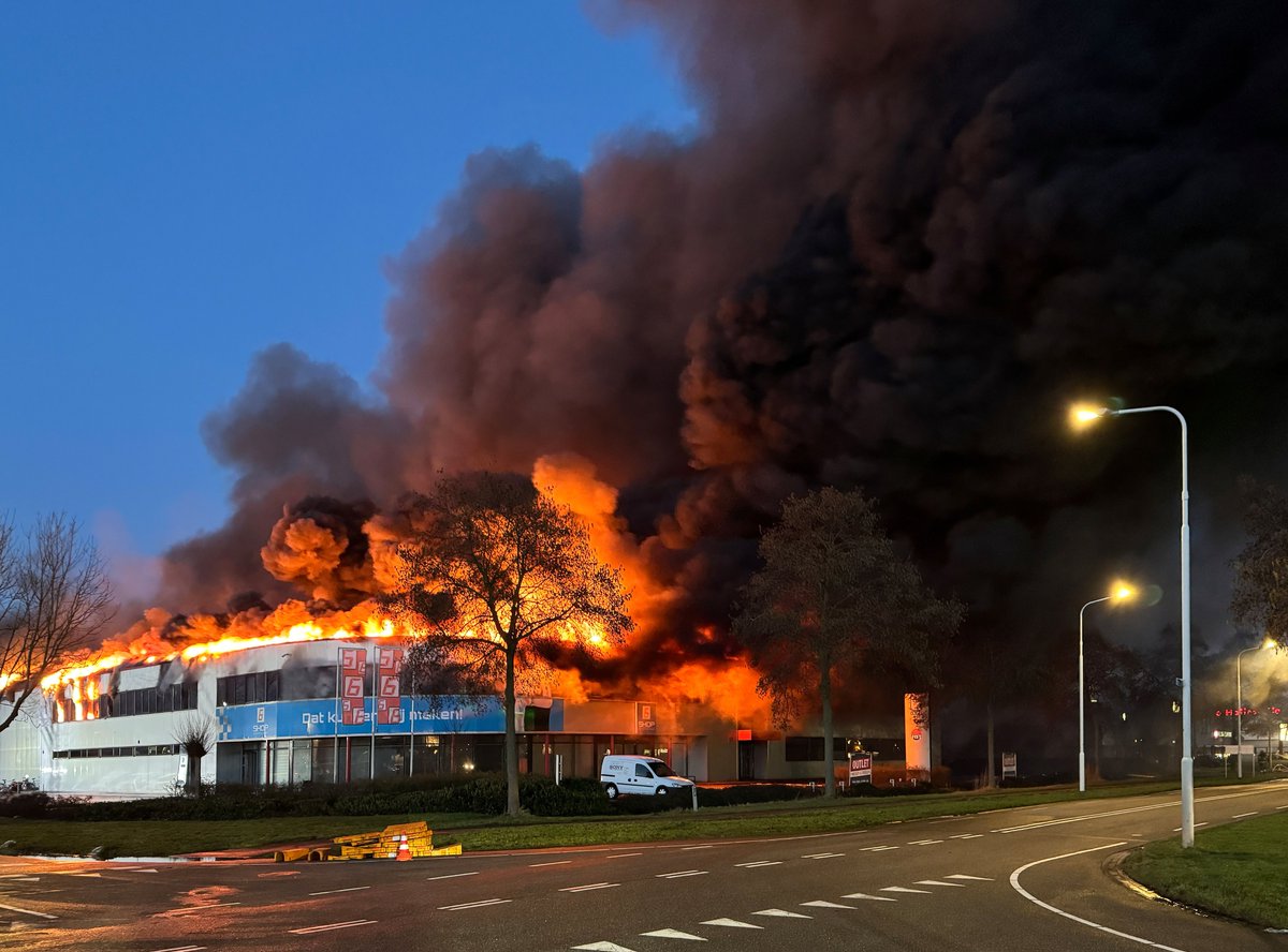 112 melding Brand meester bij de brand aan de Pearyweg in Goes