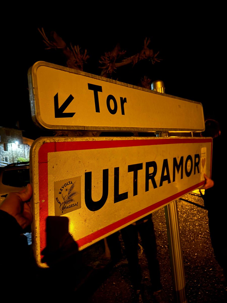 lordwektabyte's tweet photo. #RevoltaPagesa comença a capgirar el país de baix cap a dalt; representant la incoherència i ultra-burocratització d'un sector en agonia que encara espera resposta o resultats de les reivindicacions de l'any passat.

Un any després, es tornarà a sortir. https://t.co/ClXQoxt5K4