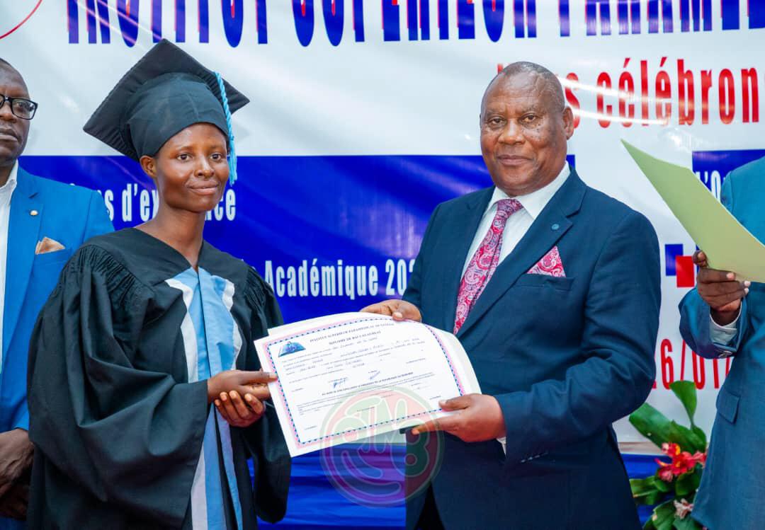 RTNBurundi's tweet photo. #Burundi: L'Institut Supérieur Paramédical de #Gitega #ISPG célèbre ses 10 ans d'existence! Au programme: remise des diplômes à la 8ᵉ promotion, ouverture solennelle de l'année académique 2024-2025 et le lancement du cycle de Master en Sciences de la Santé Publique. https://t.co/Q4hrCZBYpK