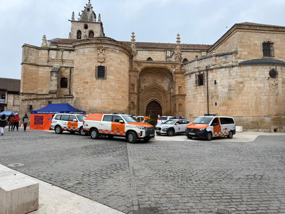 PCivilMeco's tweet photo. 📍#Torrelaguna Esta mañana hemos estado colaborando con los compañeros de #Navalafuente en la carrera Iberika Trail.
Durante el evento se realizaron 2 atenciones sanitarias leves.
Gracias por el trato recibido, un placer como siempre!
#lasprotescuentan 🧡
#lasprotescolaboran https://t.co/BbIdA4kSQ8