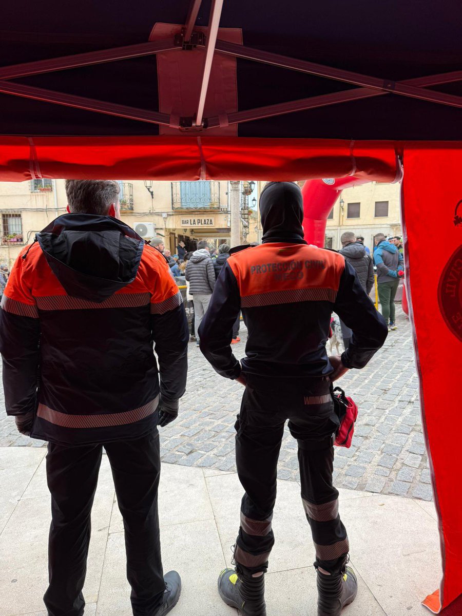 PCivilMeco's tweet photo. 📍#Torrelaguna Esta mañana hemos estado colaborando con los compañeros de #Navalafuente en la carrera Iberika Trail.
Durante el evento se realizaron 2 atenciones sanitarias leves.
Gracias por el trato recibido, un placer como siempre!
#lasprotescuentan 🧡
#lasprotescolaboran https://t.co/BbIdA4kSQ8