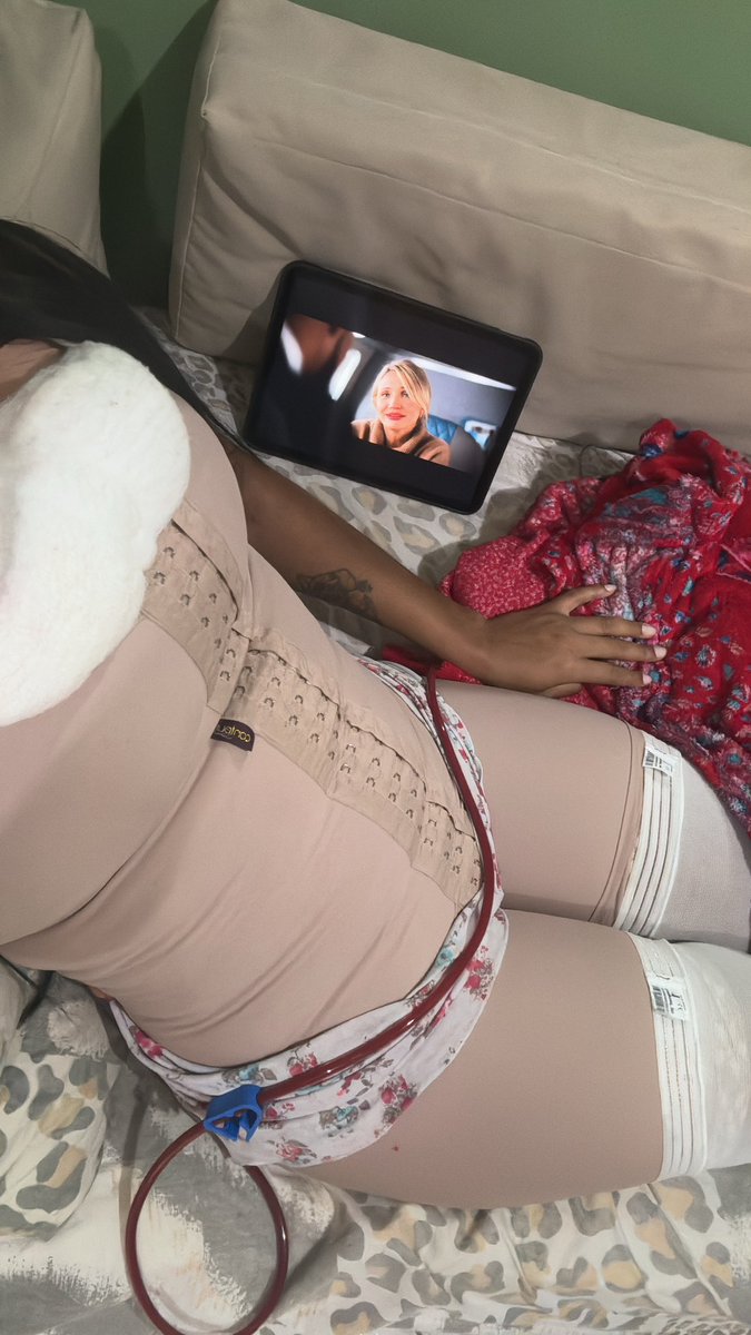 lolitathaa's tweet photo. Imagina falar mal de mim enquanto eu estou assim no meu quarto 😚💋 https://t.co/5Ej2tFQfnU