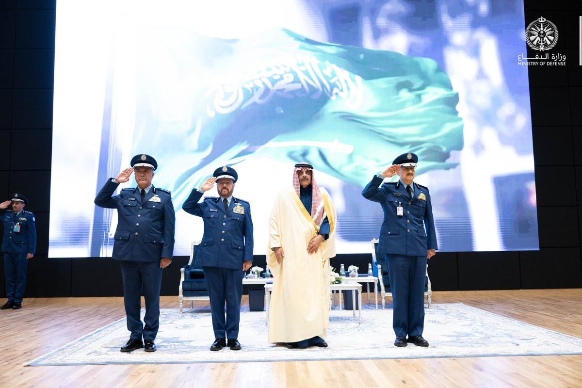modgovksa's tweet photo. نيابة عن سمو #وزير_الدفاع.. سمو نائب وزير الدفاع يرعى حفل تخريج الدفعة (105) من طلبة كلية الملك فيصل الجوية.

https://t.co/FWUlCSUc41 https://t.co/3rlAuoktEl