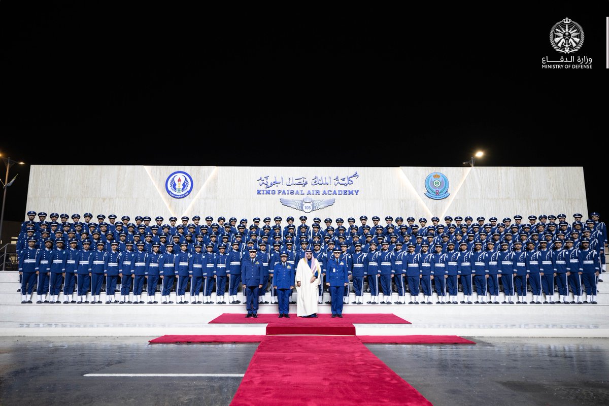 modgovksa's tweet photo. نيابة عن سمو #وزير_الدفاع.. سمو نائب وزير الدفاع يرعى حفل تخريج الدفعة (105) من طلبة كلية الملك فيصل الجوية.

https://t.co/FWUlCSUc41 https://t.co/3rlAuoktEl