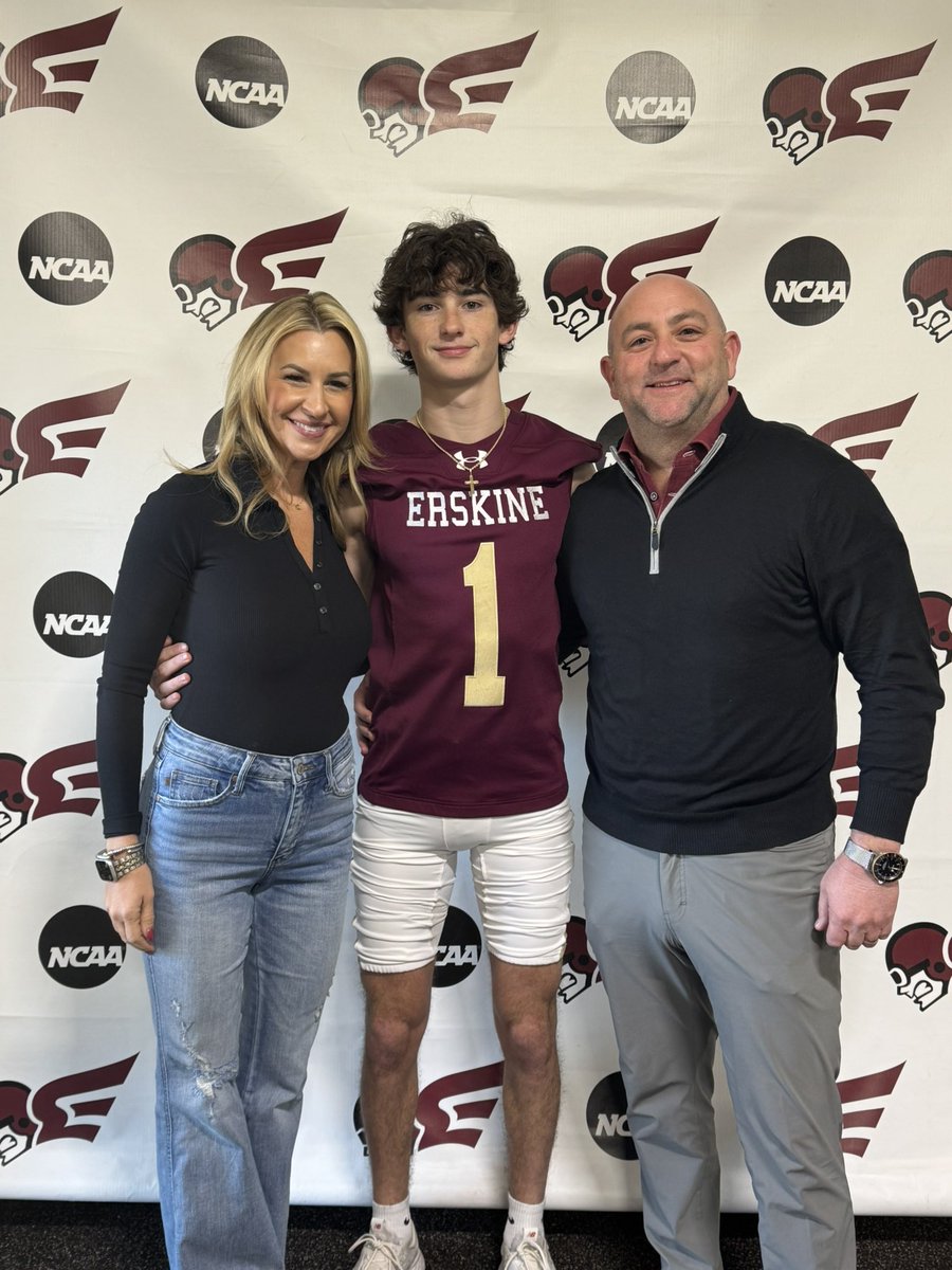 Nash_Cahaly01's tweet photo. Had a great visit yesterday @FleetFB !!
Thanks for being great hosts!

@icoachfb 
@shapboyd26 
@CoachTerryAnton https://t.co/wFrB5e5UHT