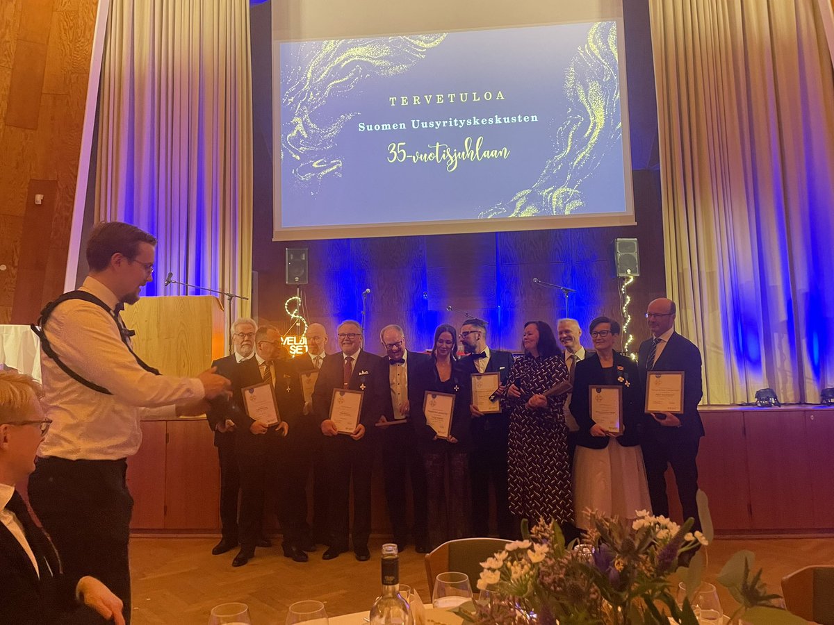 Hienot 35-vuotisjuhlat. Onnea <a href="/uusyrityskeskus/">Uusyrityskeskus</a> <a href="/suomenyrittajat/">Suomen Yrittäjät</a>