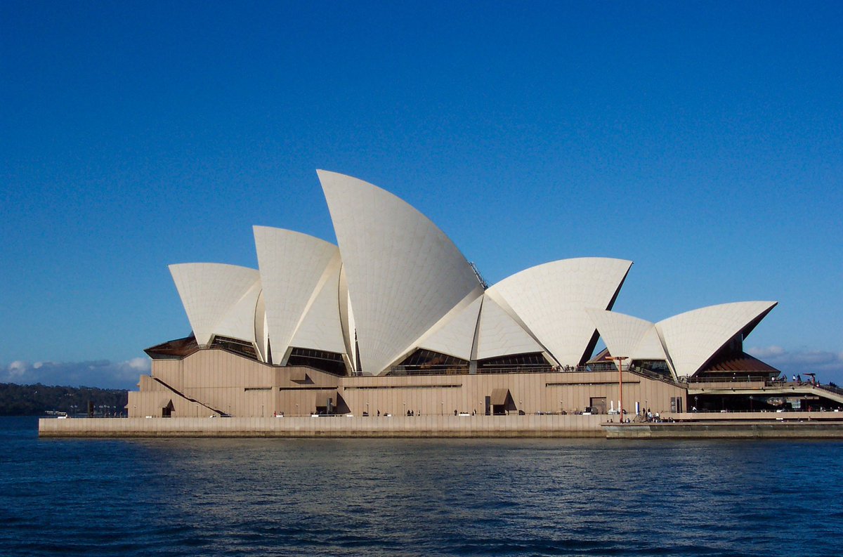 DailyRiddleHQ's tweet photo. Can you identify this famous landmark?

@NatGeo @Australia @america https://t.co/HjseVjLUNE