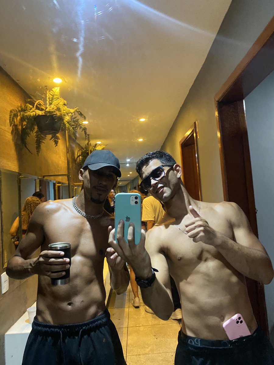 RodrigoSQ021's tweet photo. A noite foi com eles! Amooo❤️😮‍💨 https://t.co/gQ14FUT3Fb