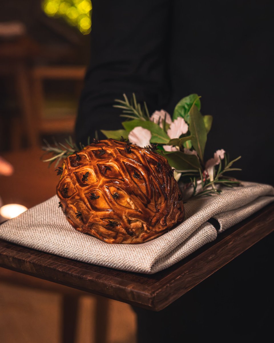 adamhayes900's tweet photo. Good evening @BrumHour friends 👋

Here are some of my favourites shots from a Valentine's photoshoot at @simpsons_rest this week ❤️

They still have limited availability for Valentine's weekend and you can book here https://t.co/wqAcyqmddT 

@MichelinGuideUK

#BrumHour https://t.co/IWBPd0kOtY