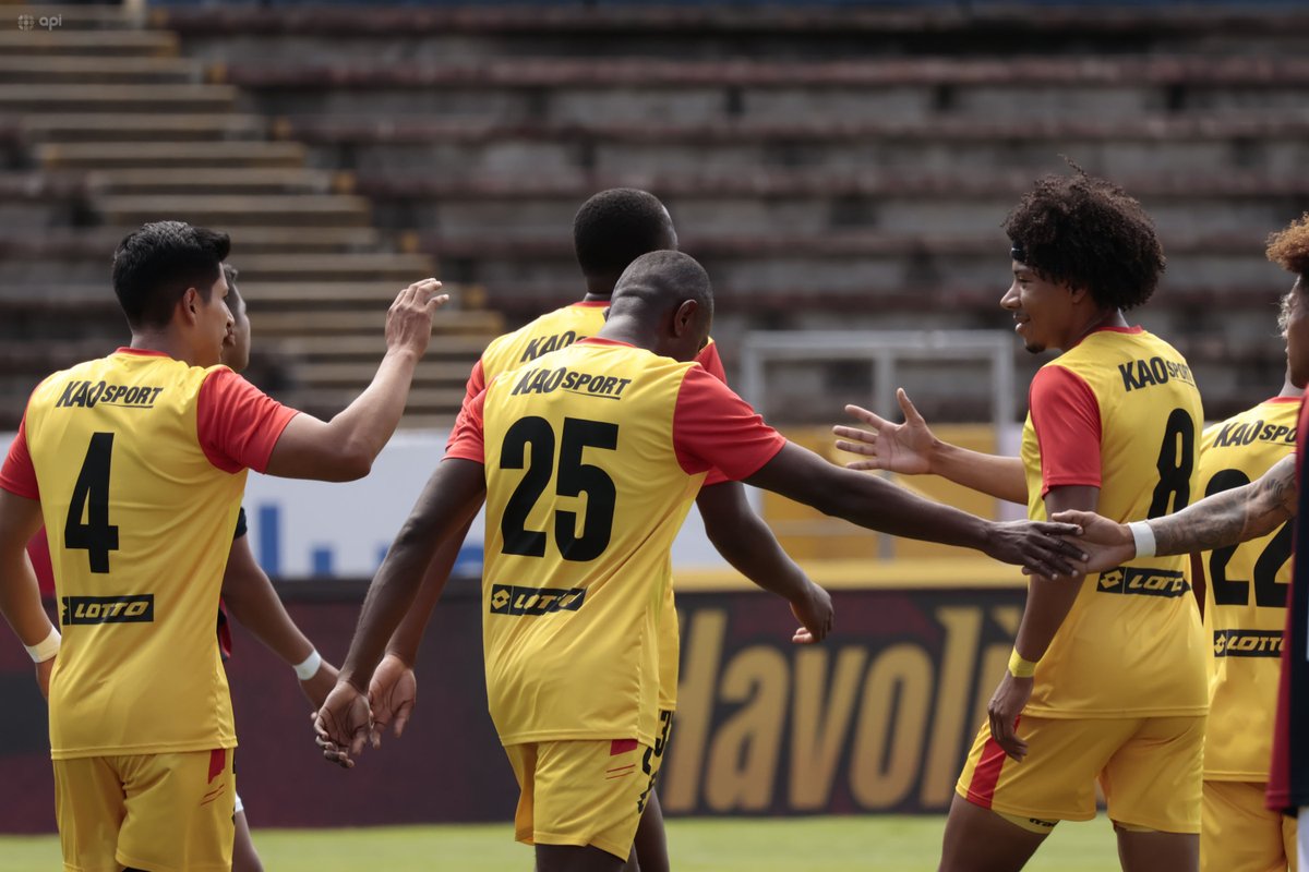 marcadorec's tweet photo. #ElNacional se proclama campeón de la #CopaAFNA tras vencer en la final a #VinotintoFC; #Aucas se queda con el bronce.
Mira los goles. ➡️ https://t.co/Fm0lavCbrB https://t.co/M02RyviURE