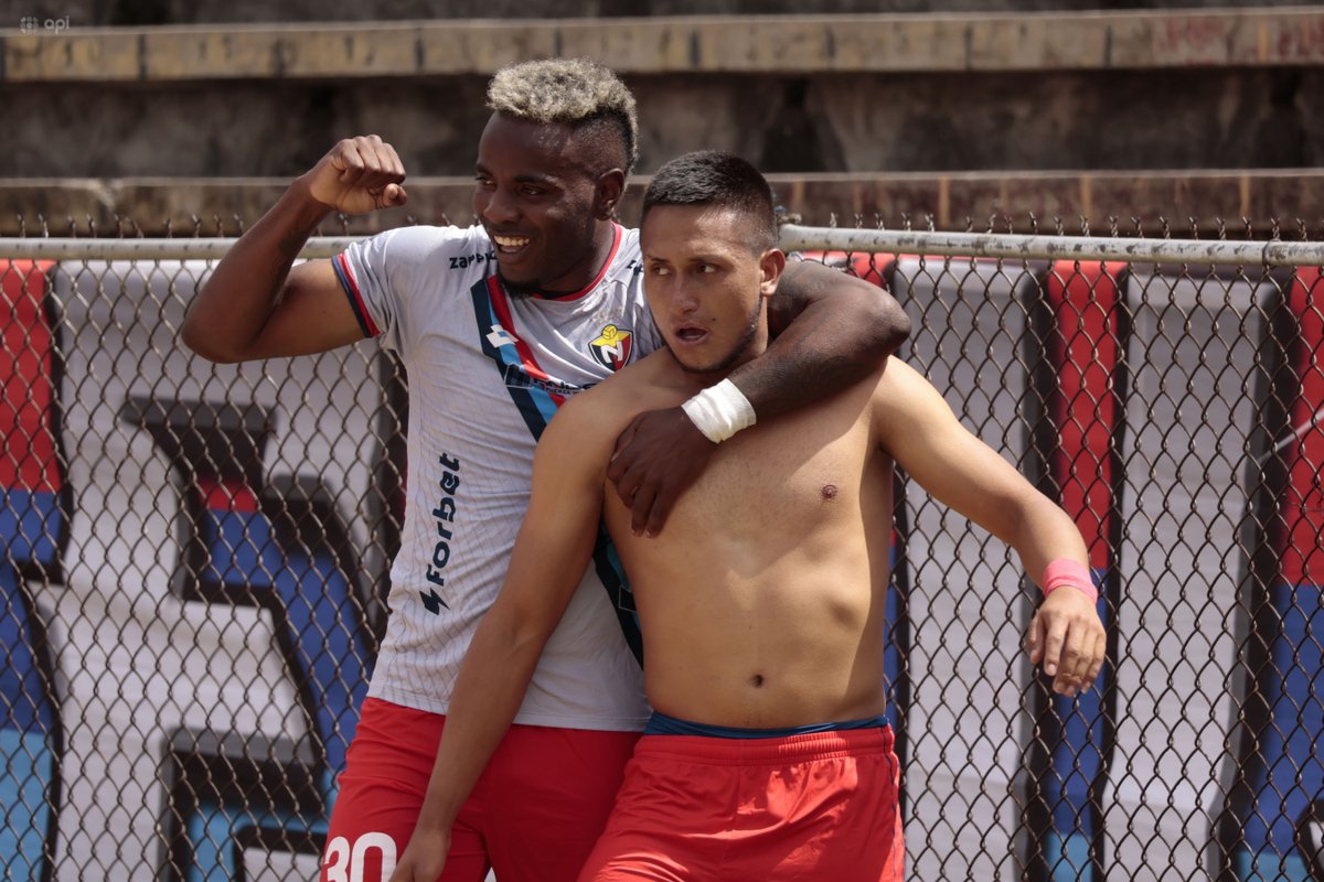 marcadorec's tweet photo. #ElNacional se proclama campeón de la #CopaAFNA tras vencer en la final a #VinotintoFC; #Aucas se queda con el bronce.
Mira los goles. ➡️ https://t.co/Fm0lavCbrB https://t.co/M02RyviURE