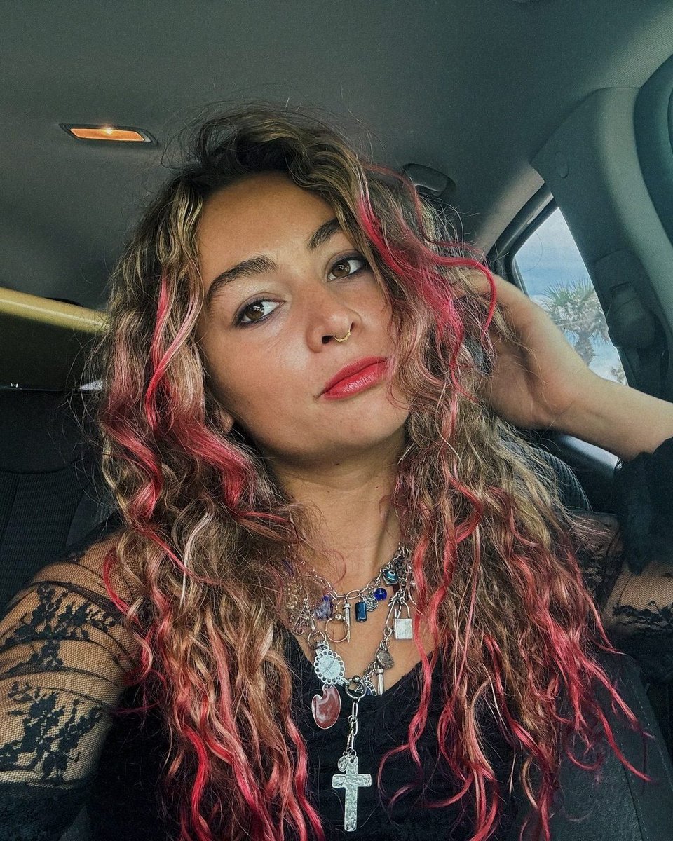 arcticfoxcolor's tweet photo. Curls are stunning on their own, but add color? Now weโre talking โจICONICโจ ๐ ๐คฉ ๐
https://t.co/b43oTyaXUf
#ArcticFoxHairColor #hair #curlyhair #colorfulcurls #AFSunsetOrange #AFWrath #AFPurpleAF #AFVirginPink #AFAquamarine #veganbeauty #crueltyfreebeauty #curlyhairproducts https://t.co/BWAwDr4lag