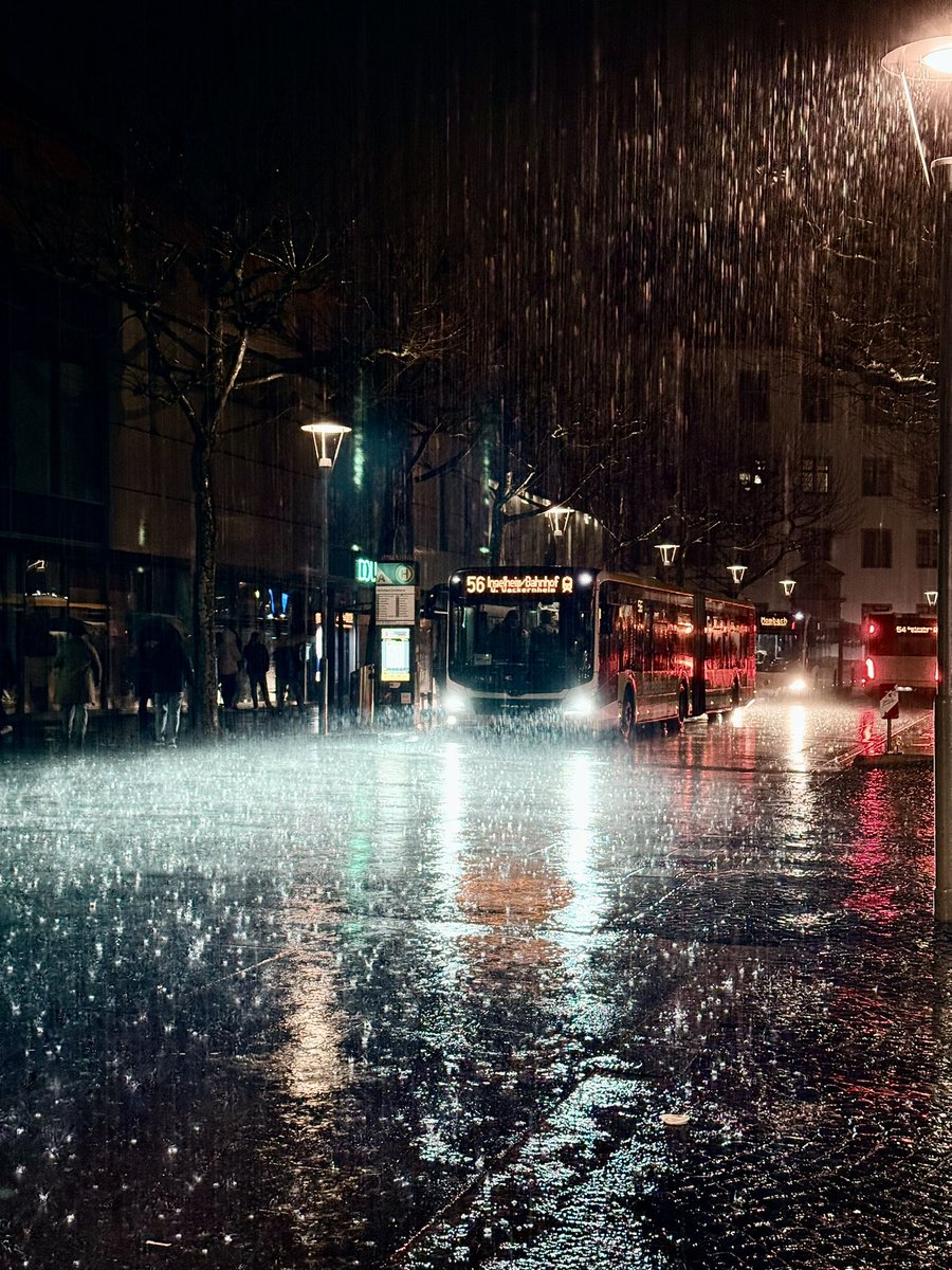 rednebulae's tweet photo. Rainy Night ✨ https://t.co/dPgSTCfkFW