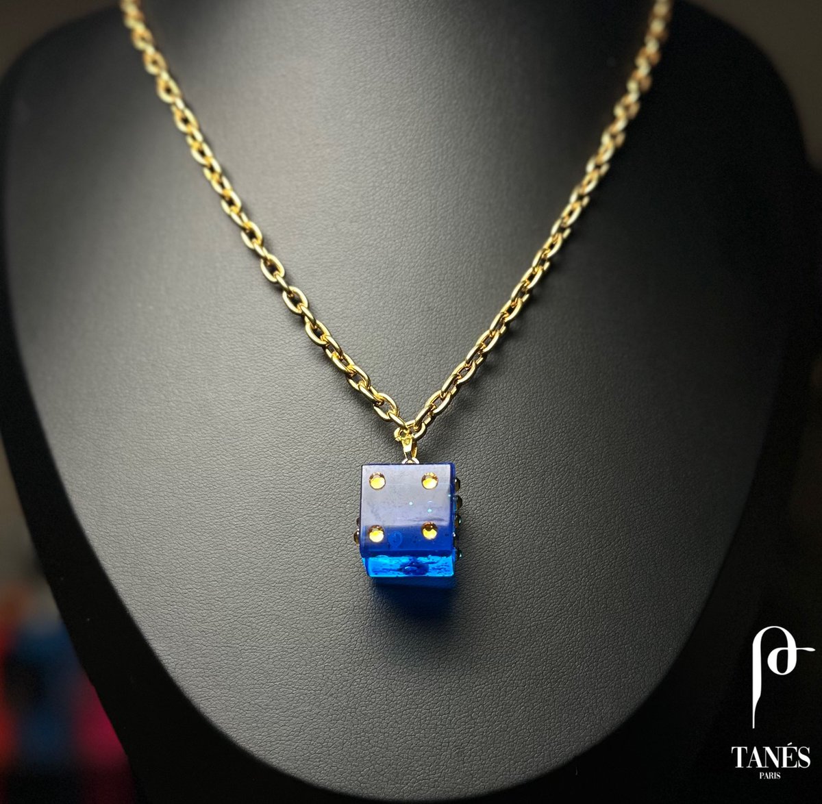 TanesParis's tweet photo. CUBA LE DÉS 🎲

« La vie est une chance, Saisis-la ! »

Disponible ici : https://t.co/l520tNB0k6

#bijoux #resinart #JewelryAddict #Jewelry #handmade #art https://t.co/EKQ0reH6Cc