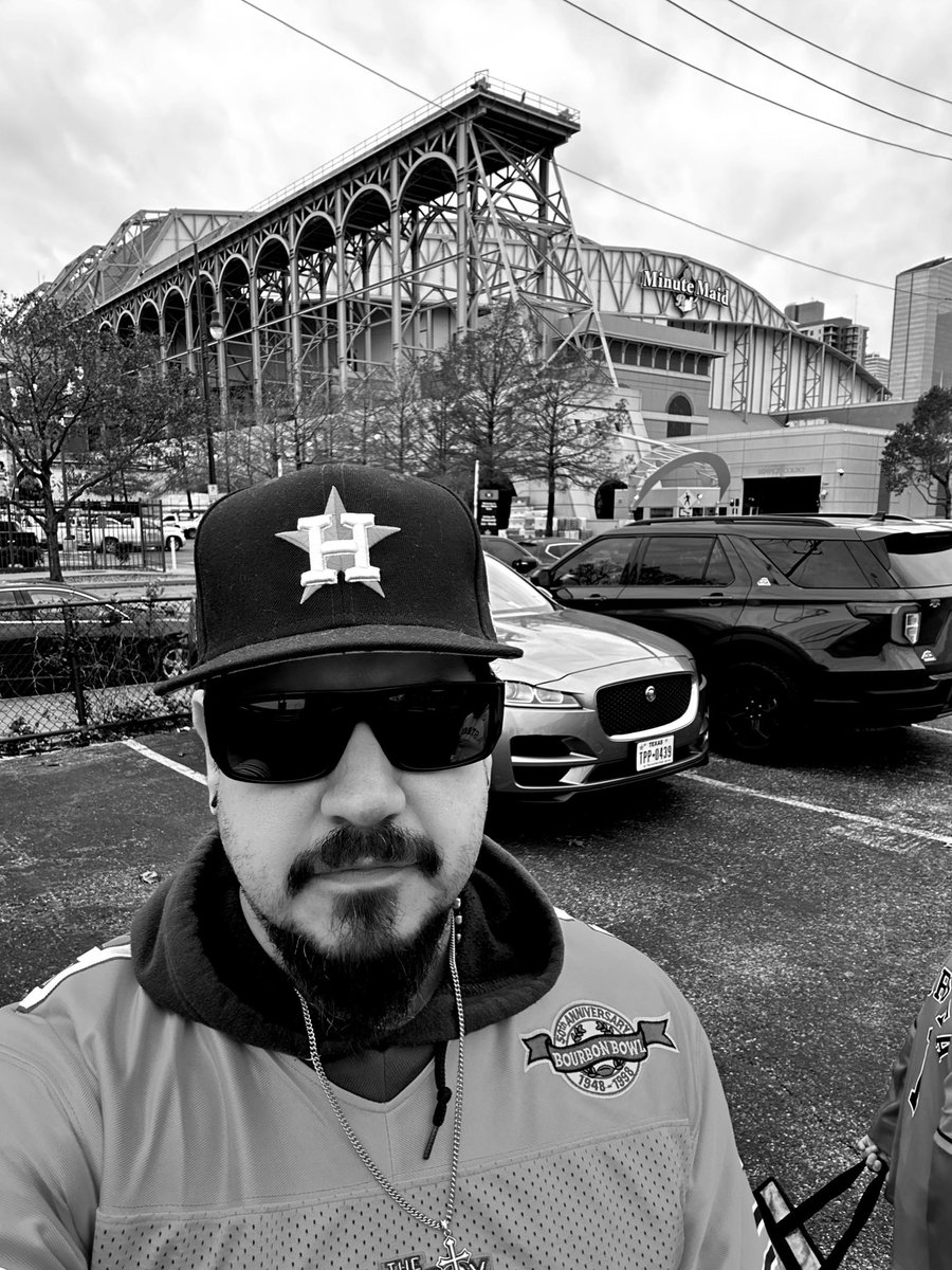 TexansKnight's tweet photo. Went to the @astros #FanFest at @DaikinPark (1-25-2025)🤔 Probably the worst one so far. Also, find it interesting that the park got re named after an air conditioning manufacturer,yet they had the AC/heater off and were keeping the park warm with patio propane space heaters 😂 https://t.co/rLu0pSA9bI