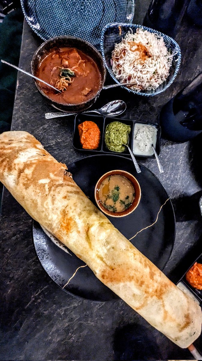 SKCwitter's tweet photo. Fulfilled my #dosa craving at #DilSe @Mailboxlife 🖤 The food, the staff, the setting... Ideal for special occasions, but made even more accessible with a lovely @IndependentBham #IBcard discount! 💯 recommend! The #ChilliChicken stole the show 🤤 #TryJan @ichoosemag @BrumHour https://t.co/nQxI0iOEdd