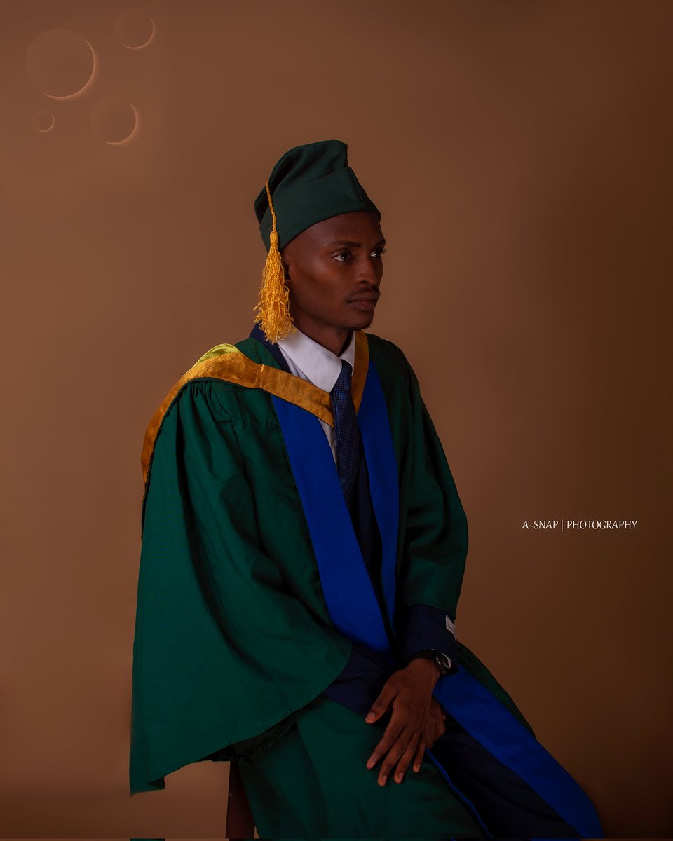 ola_akintade18's tweet photo. Sometimes, life knows where you belong better than you do.
I wanted Biochemistry, but Aquaculture chose me
Lol
From Lab Coats to Fish Ponds.
I didn't just graduate, I excelled.
A thread ⬇️ 
#funaab32ndconvocation https://t.co/WTqGKYZEjf