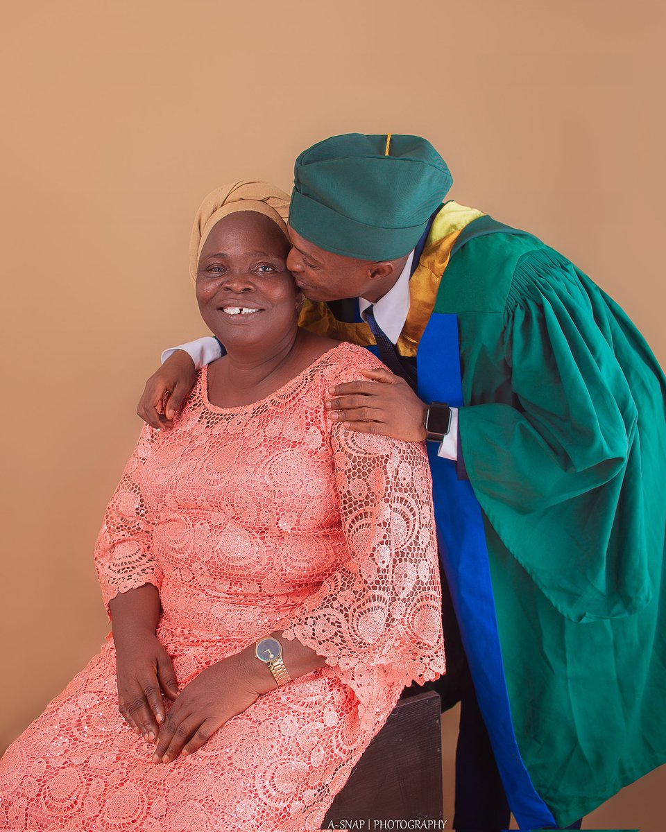 ola_akintade18's tweet photo. Sometimes, life knows where you belong better than you do.
I wanted Biochemistry, but Aquaculture chose me
Lol
From Lab Coats to Fish Ponds.
I didn't just graduate, I excelled.
A thread ⬇️ 
#funaab32ndconvocation https://t.co/WTqGKYZEjf